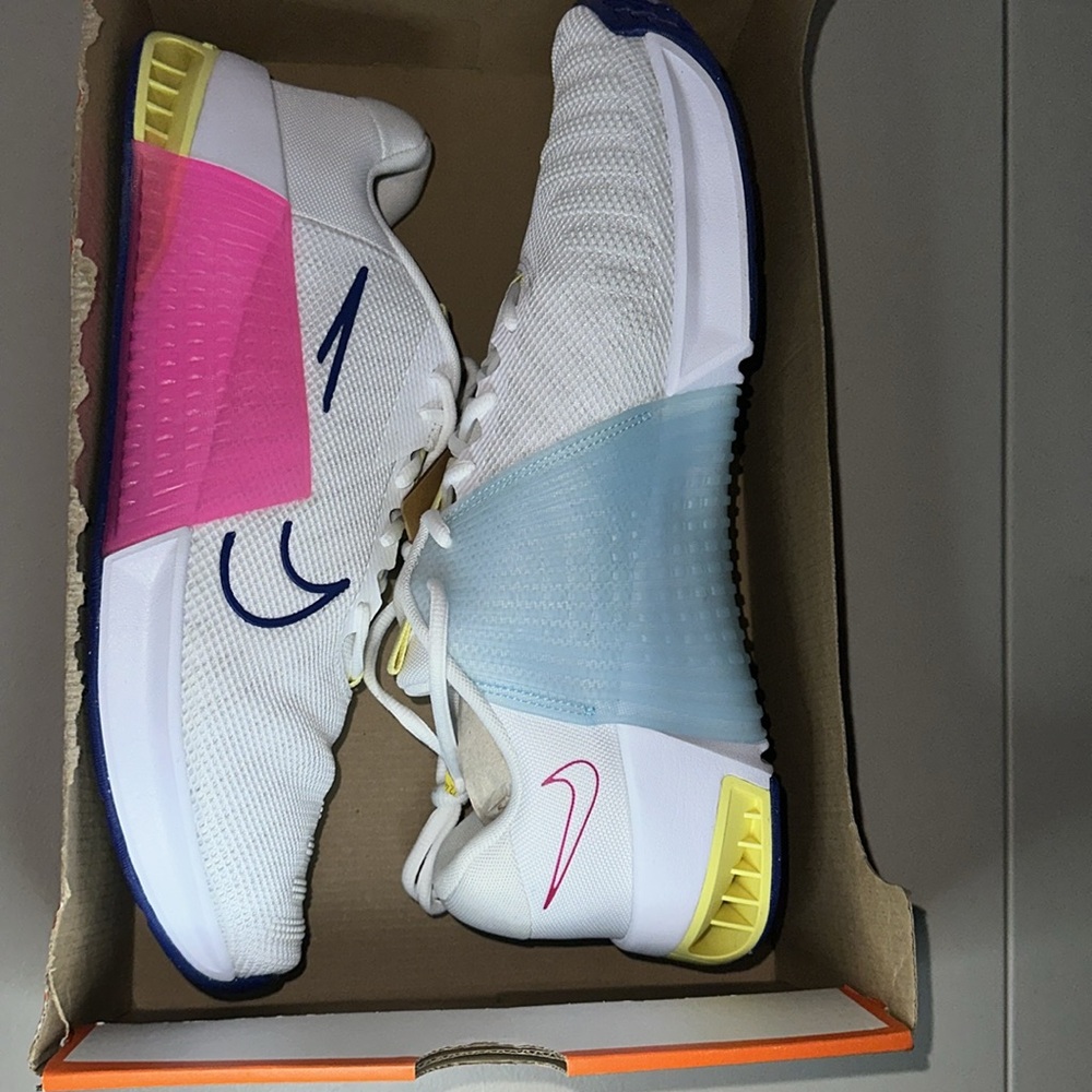 NIKE METCON 9 NEW, size 13.5M, 15W, very comfy, last one! DZ2537 102